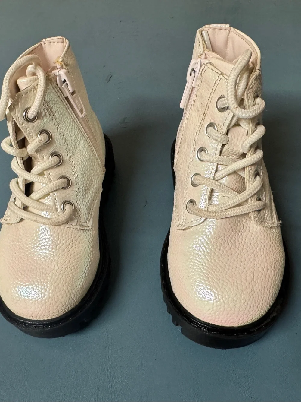 Gap Toddler Bootie Lace up side zipper size 5 irredescent
